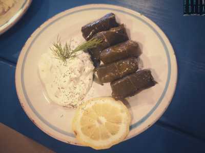 Infine un classico � la dolmadakia: foglie di vite con yogurt e riso